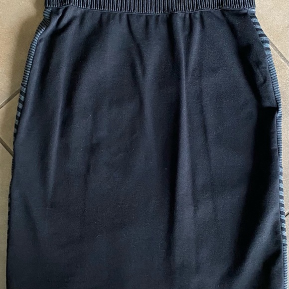 Joseph Ribkoff skirt size 2 - Picture 4 of 4